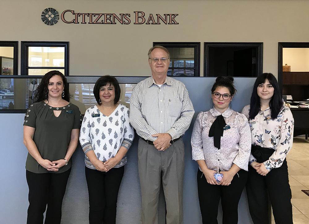 El Paso staff posing in branch